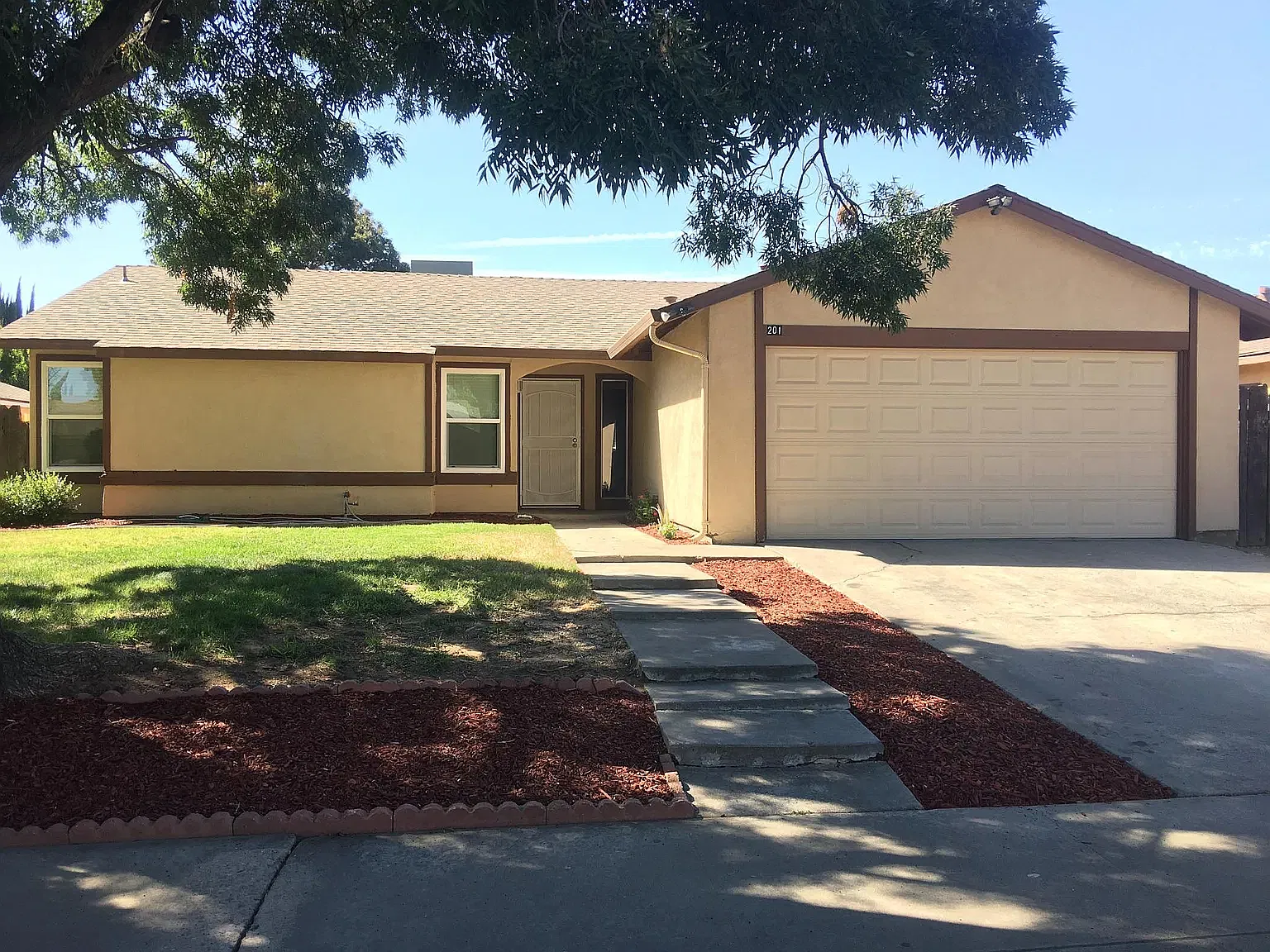 3 bed, 1246 sqft, $2,275 — Photo 1