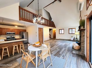 108 Grasshopper Ln, Greentown, PA 18426