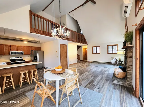 108 Grasshopper Ln, Greentown, PA 18426
