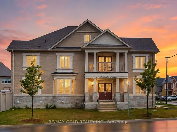 15 Farringdon Cres, Brampton, ON L7A 4Z5