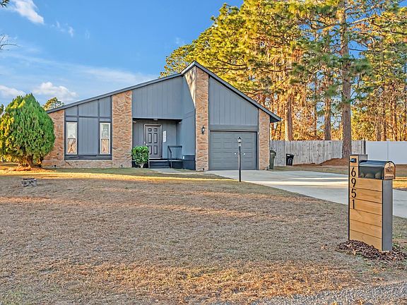 3rd image of 6951 Skyhawk Dr