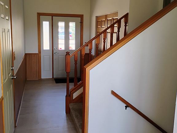4th image of 496 Tower Rd
