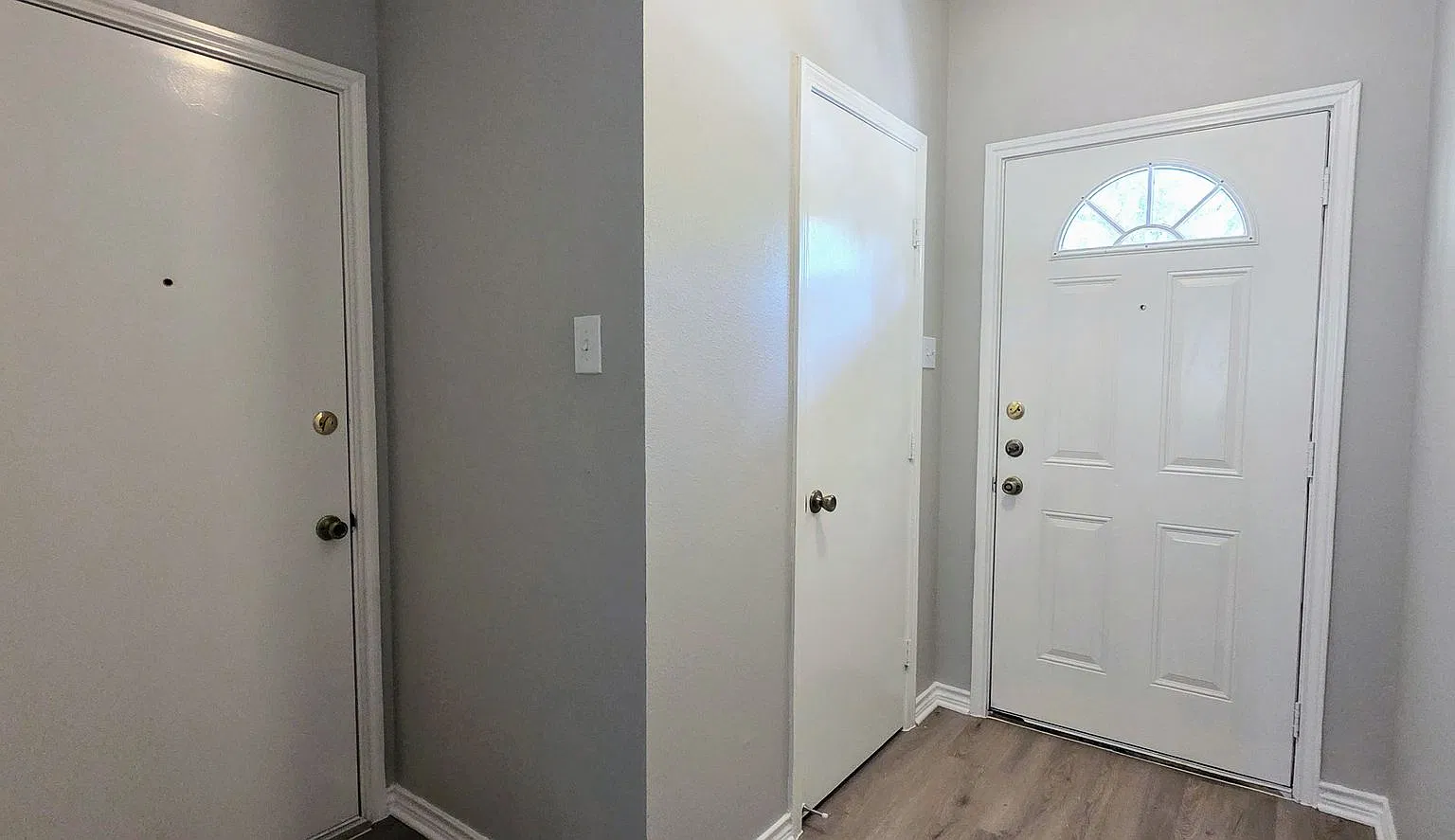 7814 Kingsbury Way — Photo 1
