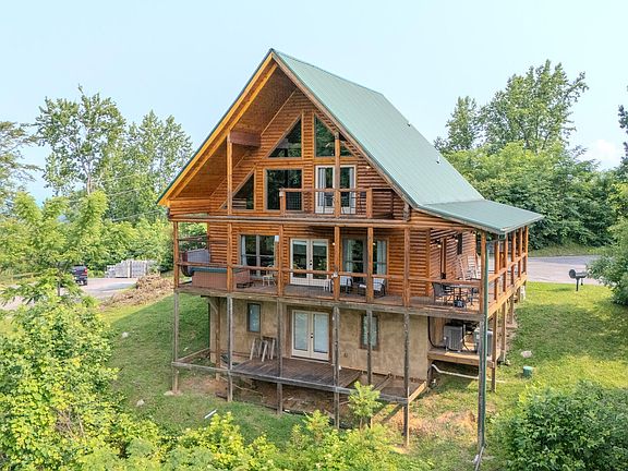 2nd image of 810 Kings Way