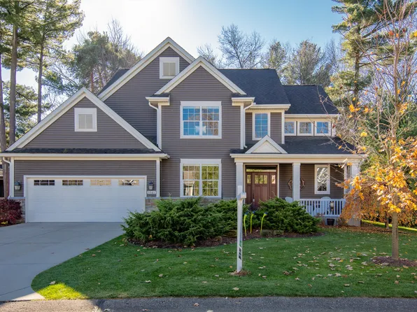 5561 N Red Pine Cir, Kalamazoo, MI 49009