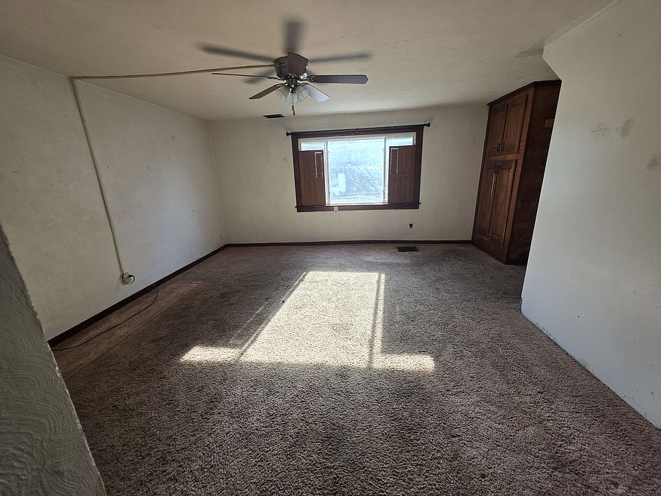 2nd image of 154 Main St