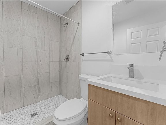 4th image of 13406 S Vermont Ave #852
