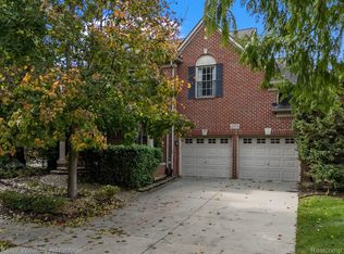 29157 Hemingway Dr, Novi, MI