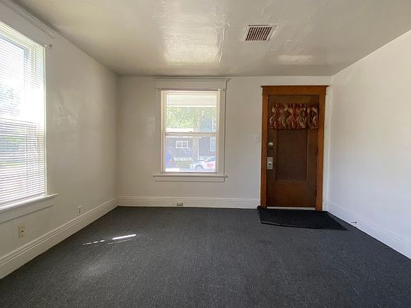 4th image of 659 Milwaukee Ave