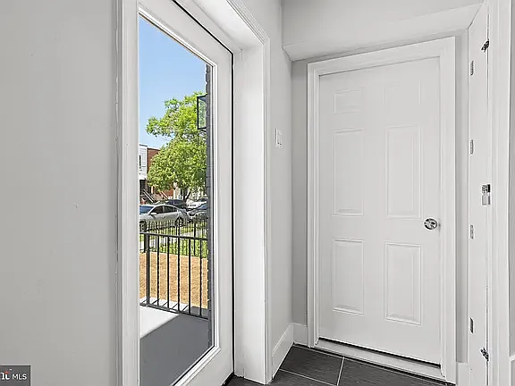 2 bed, 663 sqft, $2,800 — Photo 3