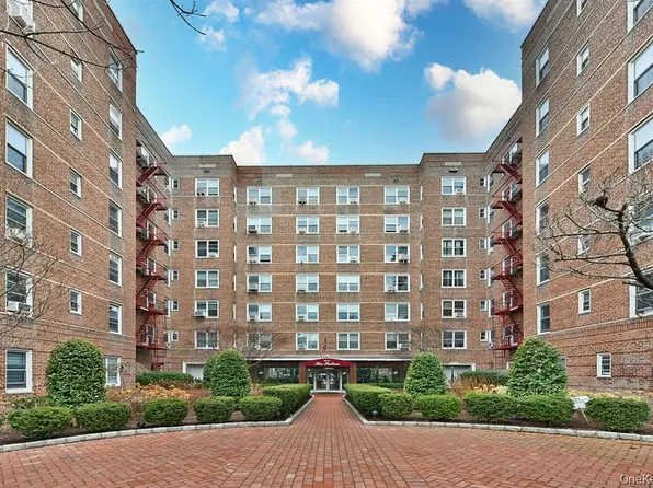 64-11 99th St #418, Queens, NY 11374