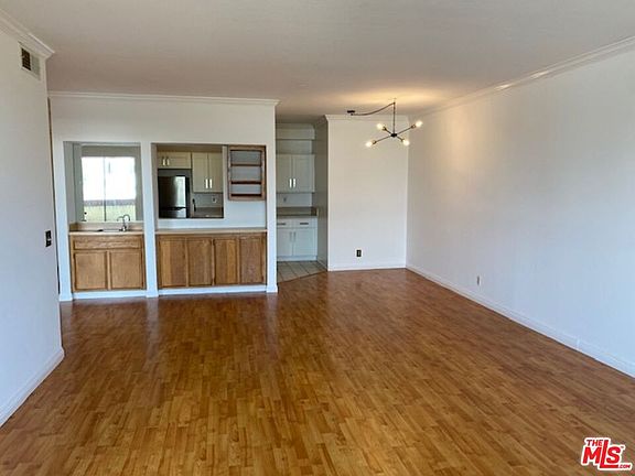 4th image of 14115 Moorpark St APT 304