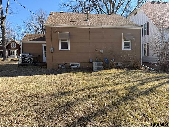 2nd image of 917 Grove Ave