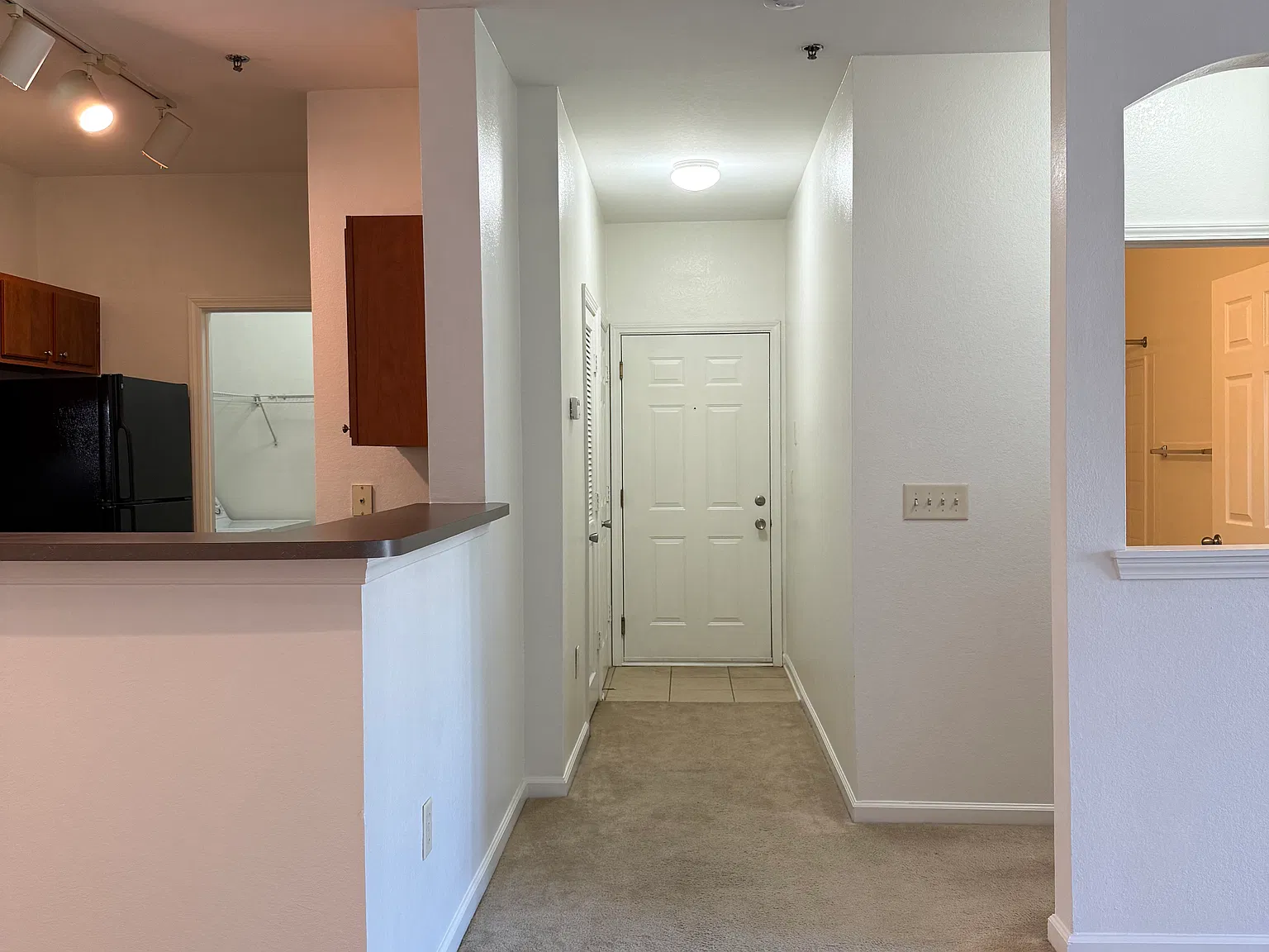 1 bed, 787 sqft, $1,300 — Photo 1