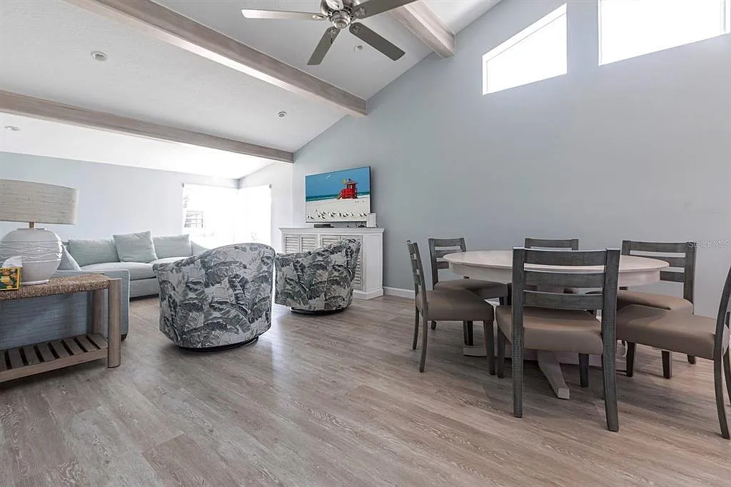 2 bed, 2.0 bath, 1110 sqft, $7,500 — Photo 2