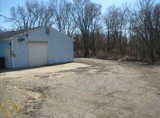 201 S Saint John Rd, Highland, MI 48357
