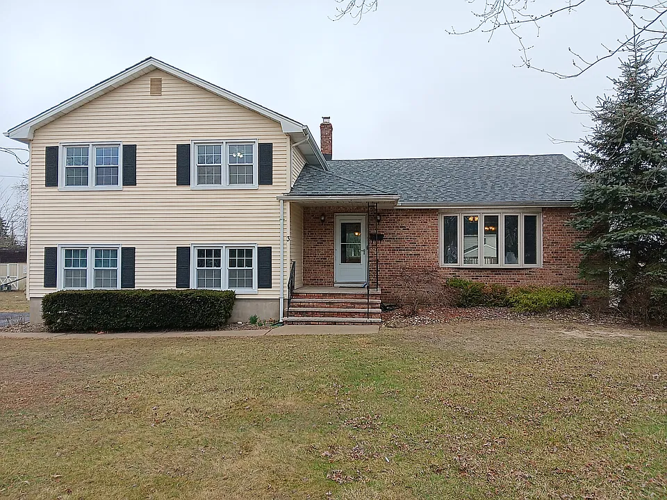 3 Elizabeth Dr