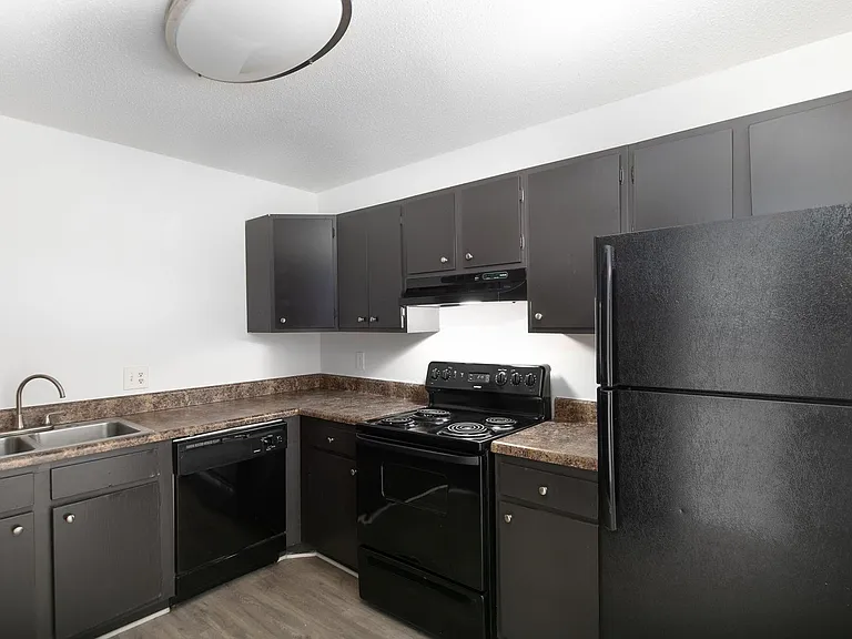 5th Avenue Apartments — Photo 39