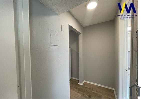 4th image of 102 E Cheryl Dr APT 6