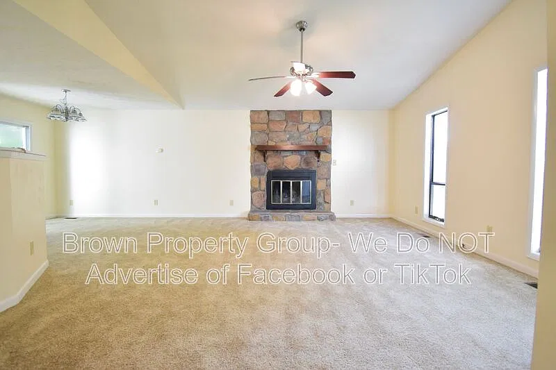3 bed, 2.0 bath, 1328 sqft, $1,495 — Photo 4
