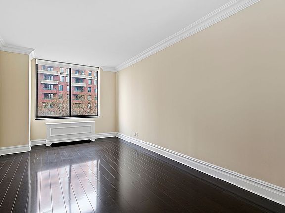 3rd image of 380 Rector Pl APT 4L