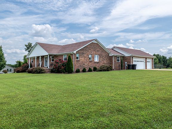 4th image of 105 Monument Cir