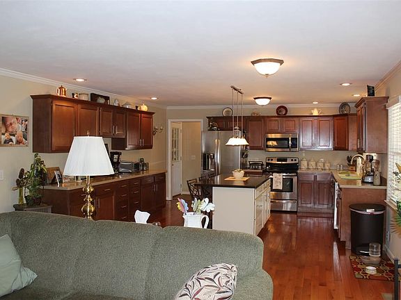 3rd image of 1621 Sunset Dr