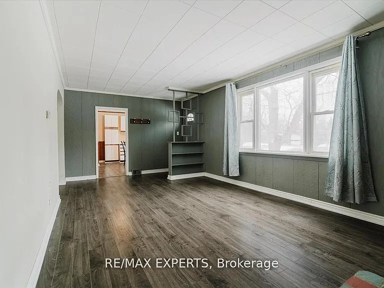 5323 Lawrence Ave E — Photo 15