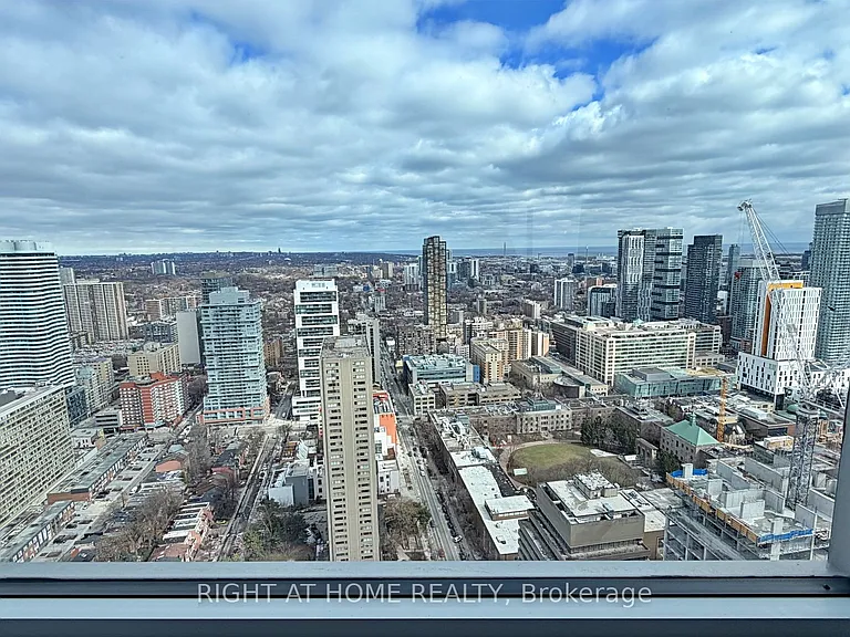 386 Yonge St #4207 — Photo 31