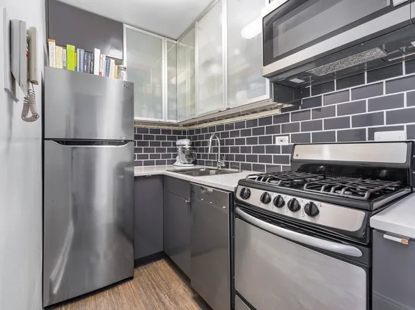 10 West 15th Street 927 image 3 of 13
