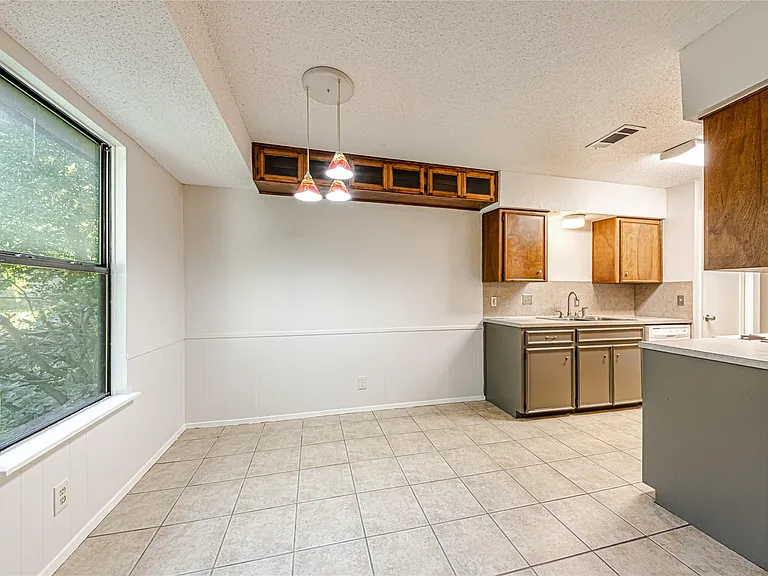 7000 Whispering Oaks Dr — Photo 5