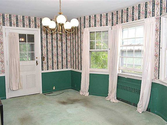 5th image of 423 Nassau Blvd