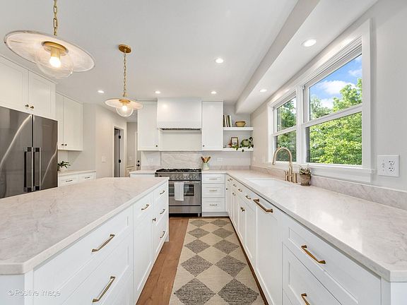 5th image of 28W600 Indian Knoll Rd