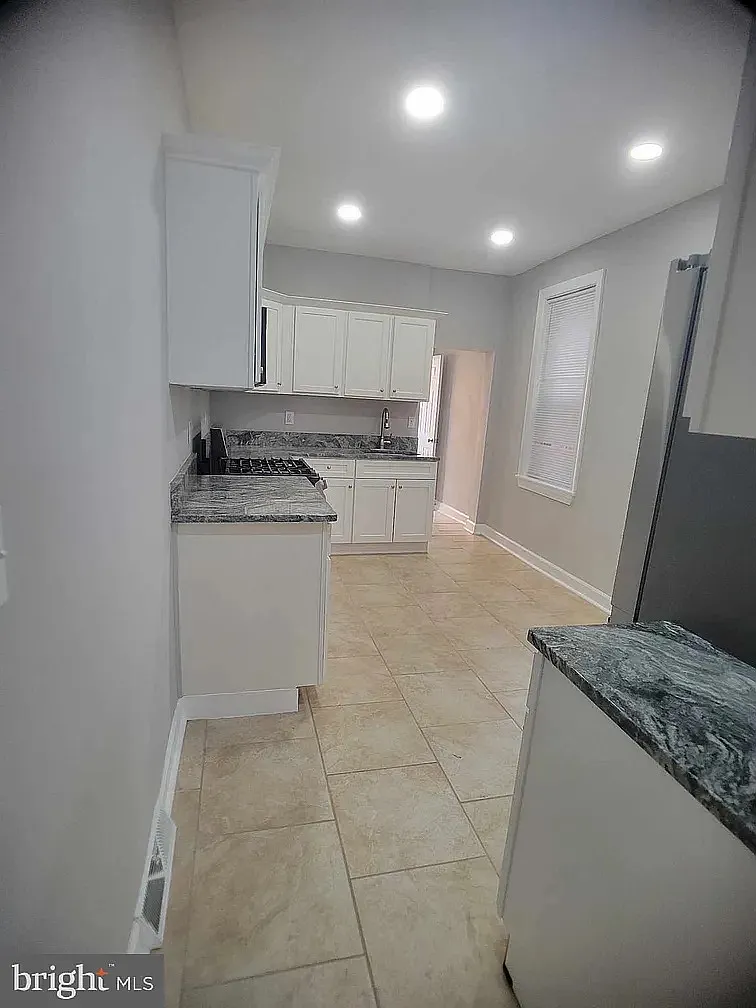 3 bed, 1300 sqft, $1,990 — Photo 3