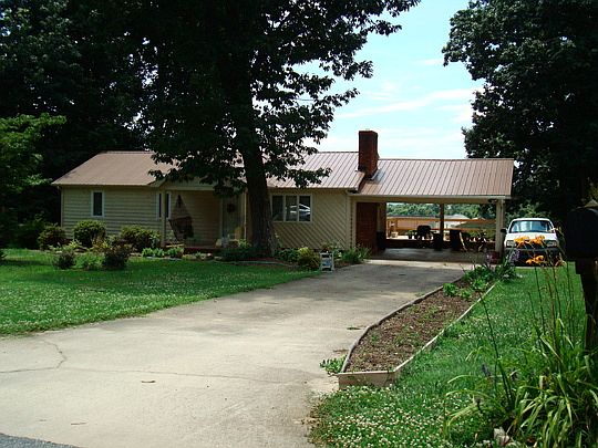 2nd image of 621 Hoyle St