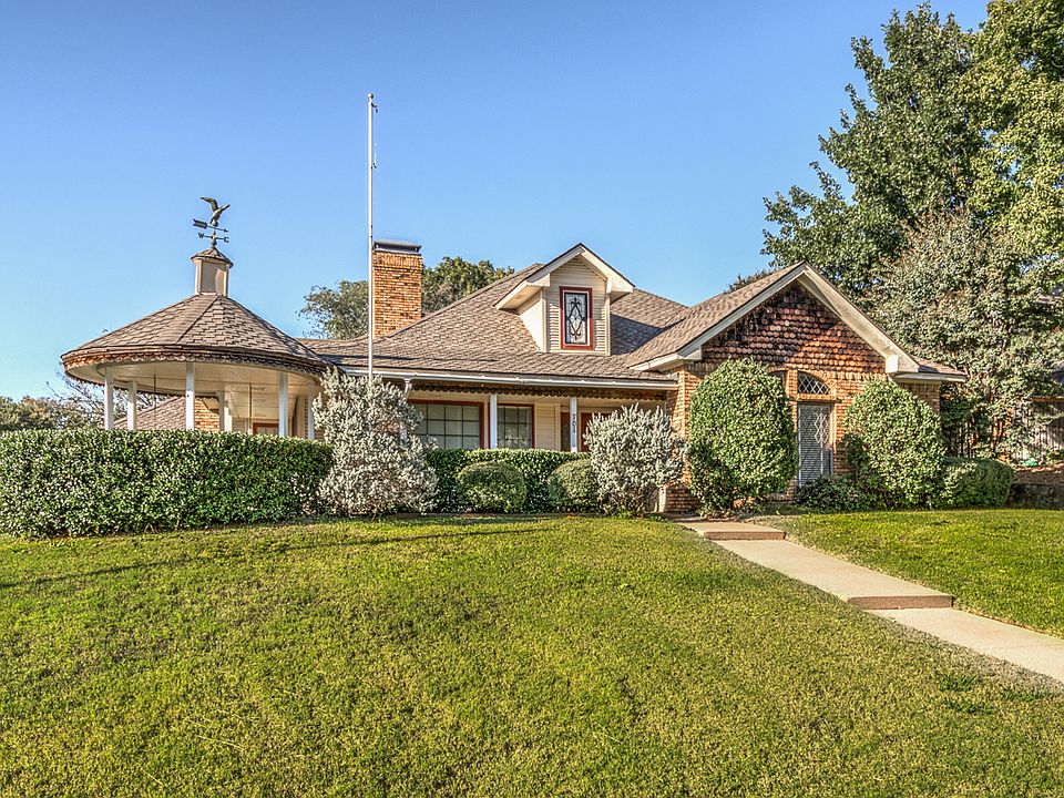 1st image of 701 Hillview Dr