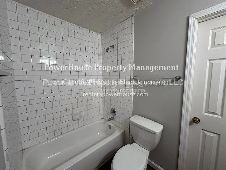 502 Oakwood Ct — Photo 12