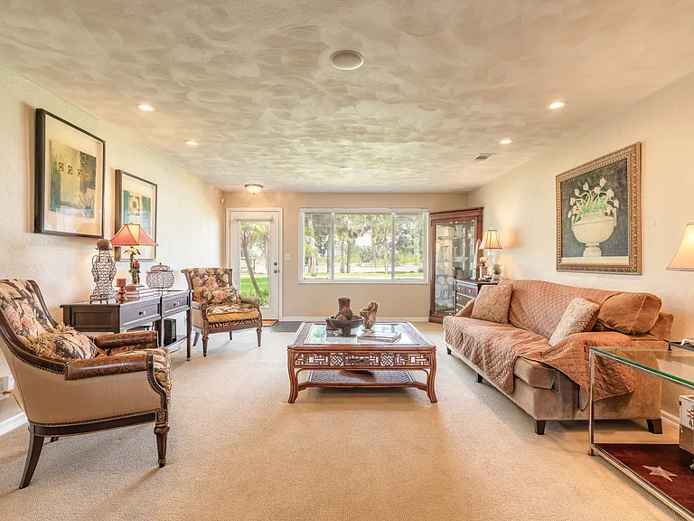 2679 John Anderson Dr — Photo 2