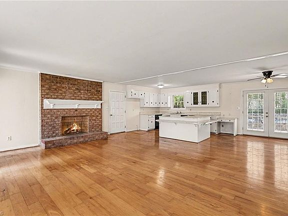 5th image of 100 Kenwood Ln