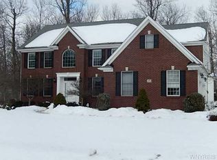 4592 Winding Woods Ln, Hamburg, NY 14075