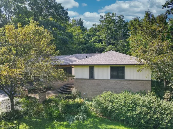 7409 Pettibone Rd, Chagrin Falls, OH 44023