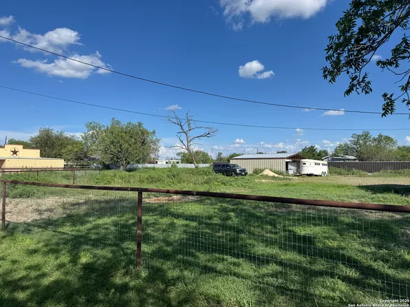 314 US-57 LOT 4-5, La Pryor, TX 78872