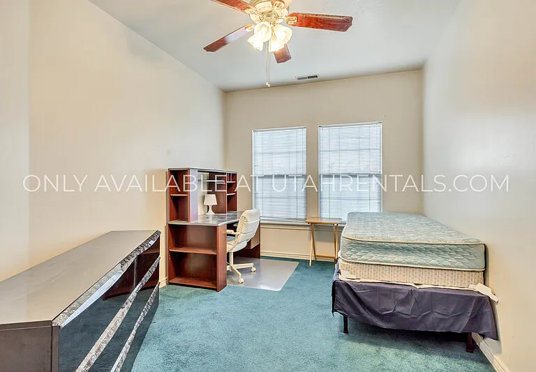 392 N Seven Peaks Blvd #323 — Photo 8