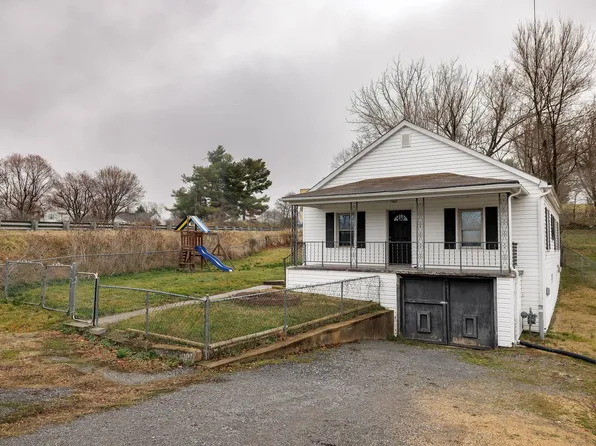 8 Antrim Rd, Fishersville, VA 22939