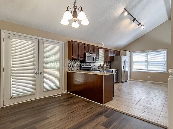 4th image of 10404 NW 57th Ter