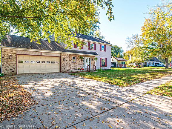 2nd image of 685 Cardinal Dr