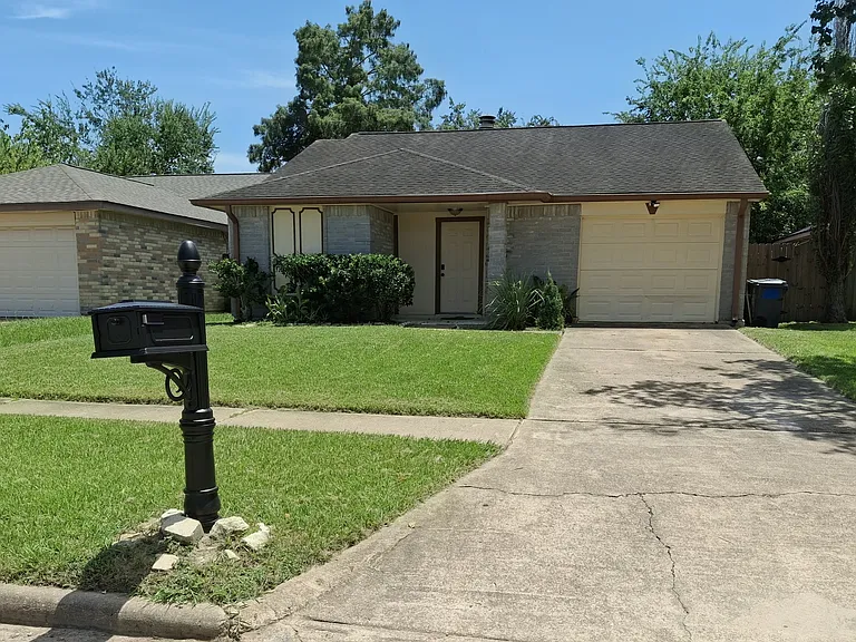 19323 Cypress River Dr — Photo 1