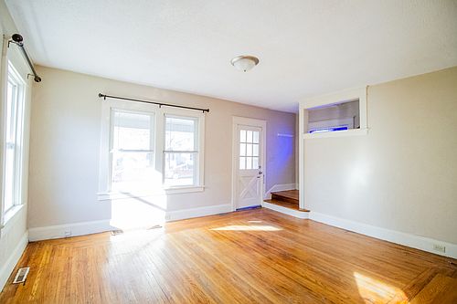 4th image of 871 Geneva Ave