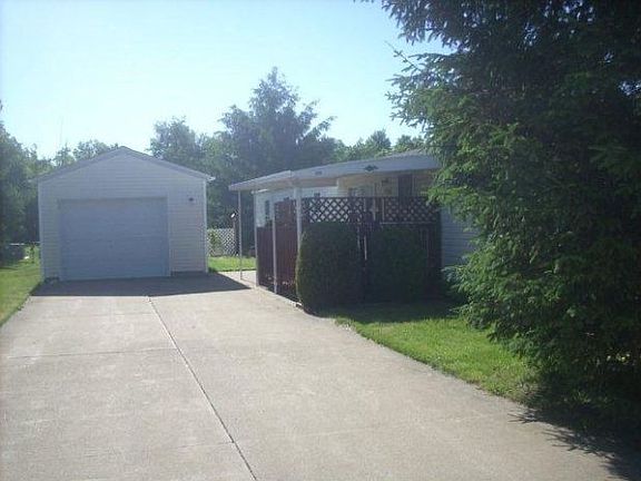 2nd image of 2660 Stoneyridge Dr