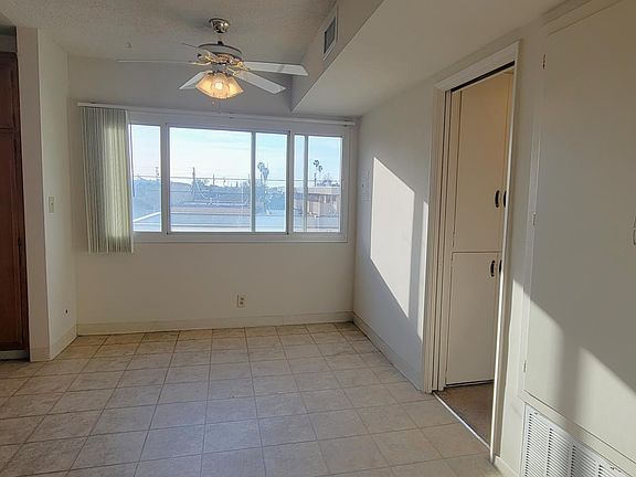 4th image of 623 S Grevillea Ave #8